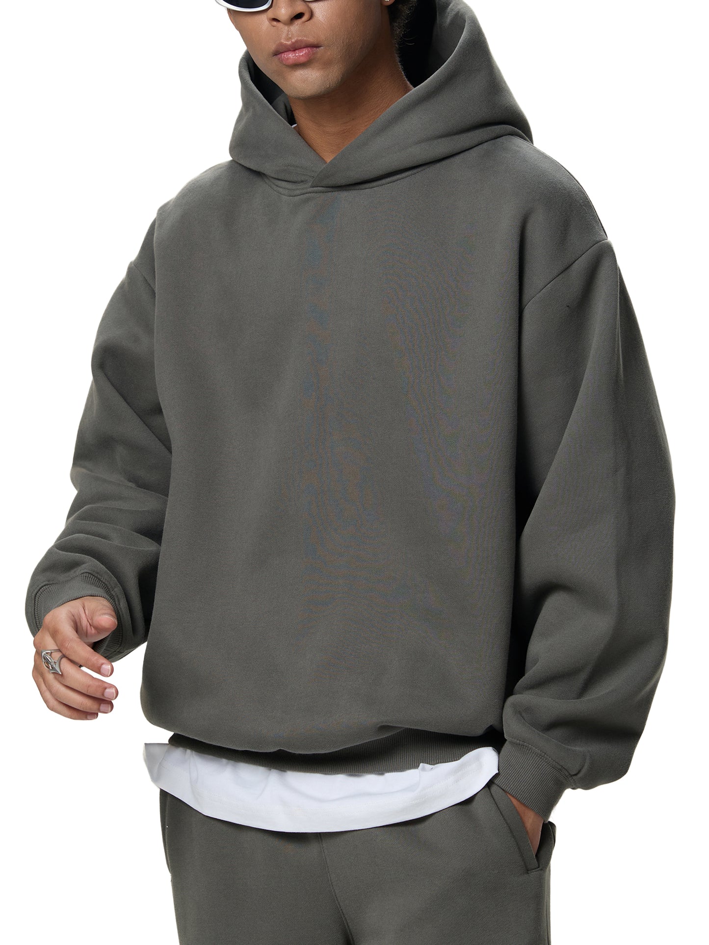 Hoodie with "Earn the look" print on the sleeves
